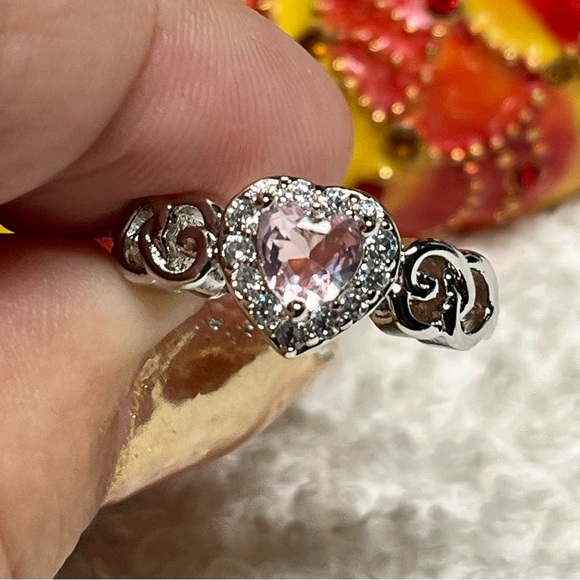 Size 7 Sterling and pink heart 🩷 rhinestone ring NWOT-cute - Picture 7 of 7